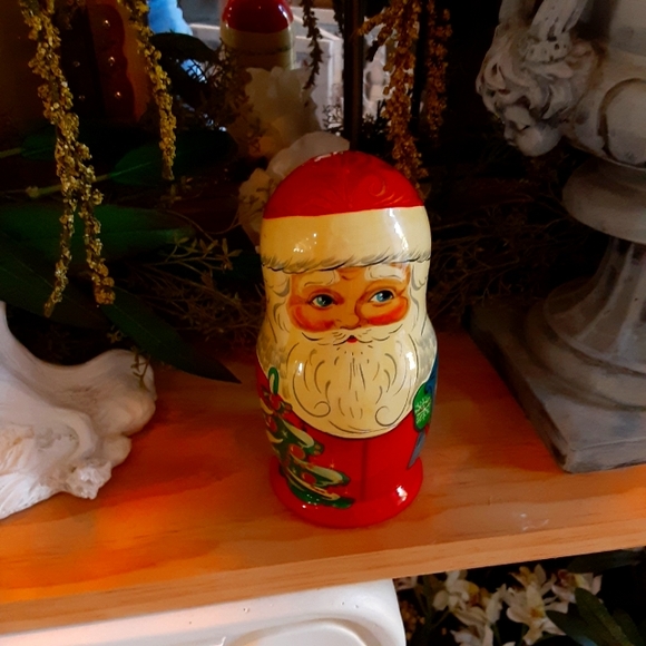 Nesting Santas & Tree, Signed & Holiday Message in what we guess to be Cyrillic. - Picture 2 of 12